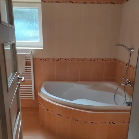 Domecek U Lesa Casa de Férias